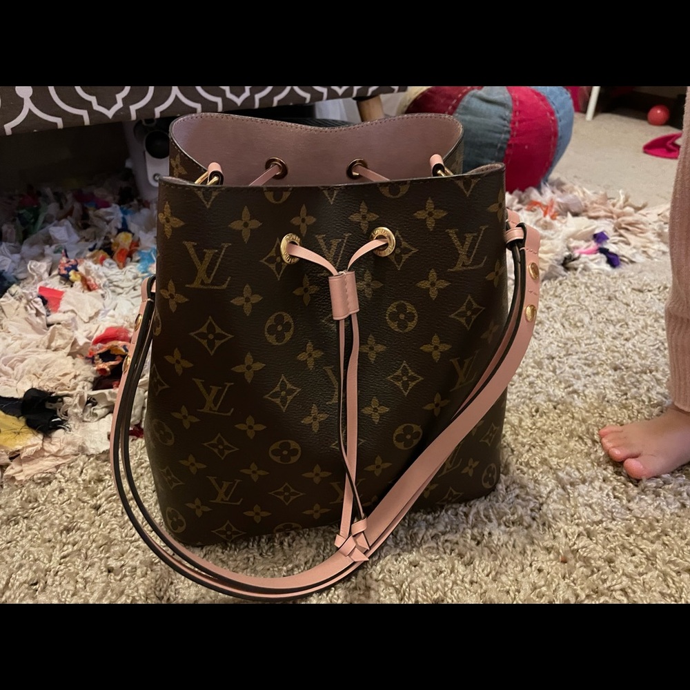 SOLD! Auth LOUIS VUITTON NEONOE MONOGRAM CANVAS